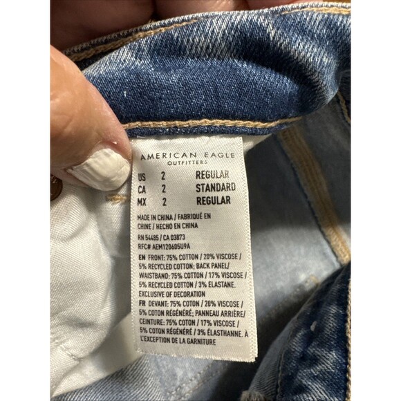 American Eagle Strigid Mom Jean Women Size 2 Reg Light Wash Denim Pant Comfort - Picture 7 of 7